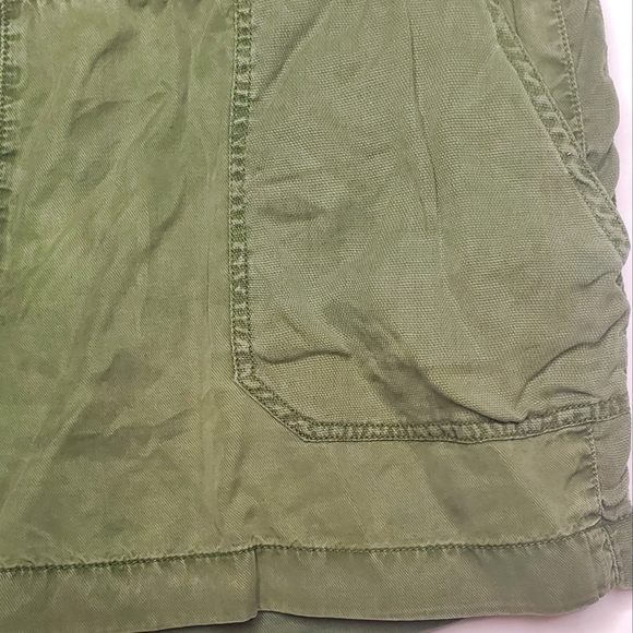 Vineyard Vines Shorts Green Chino Flat Front Drawstring Womens Medium - Picture 3 of 4